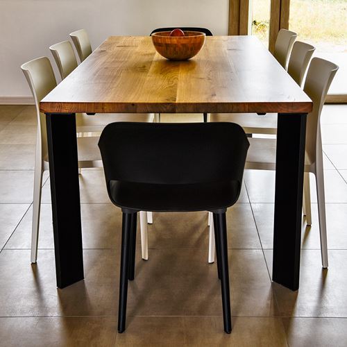 Tavolo in legno di rovere con gambe in ferro 